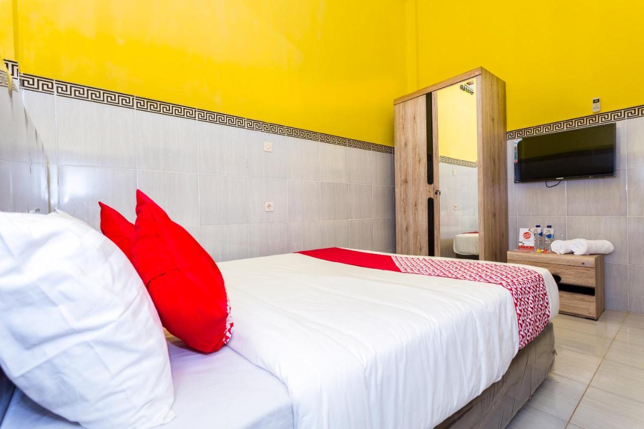 Oyo 1427 Azzahra Guest House Syariah Mataram Eksteriør billede