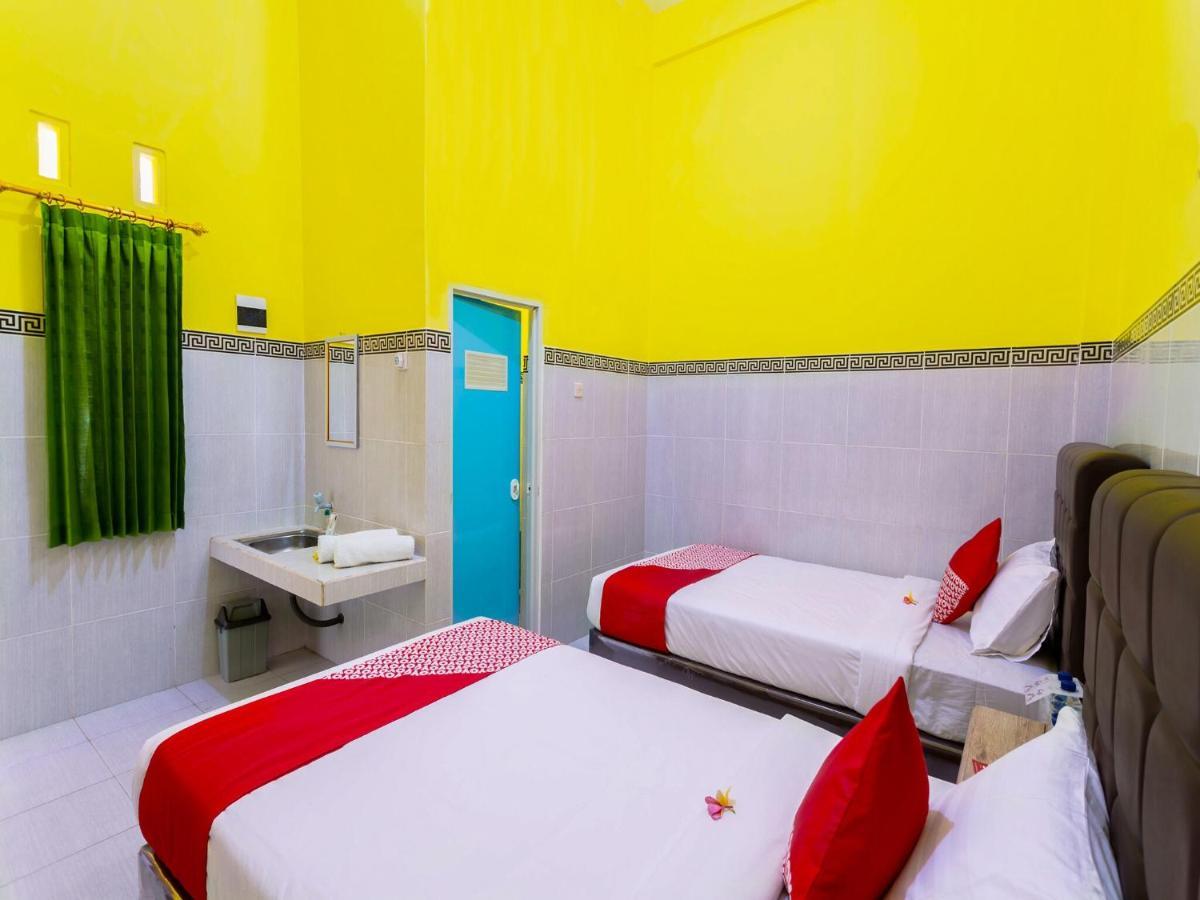 Oyo 1427 Azzahra Guest House Syariah Mataram Eksteriør billede