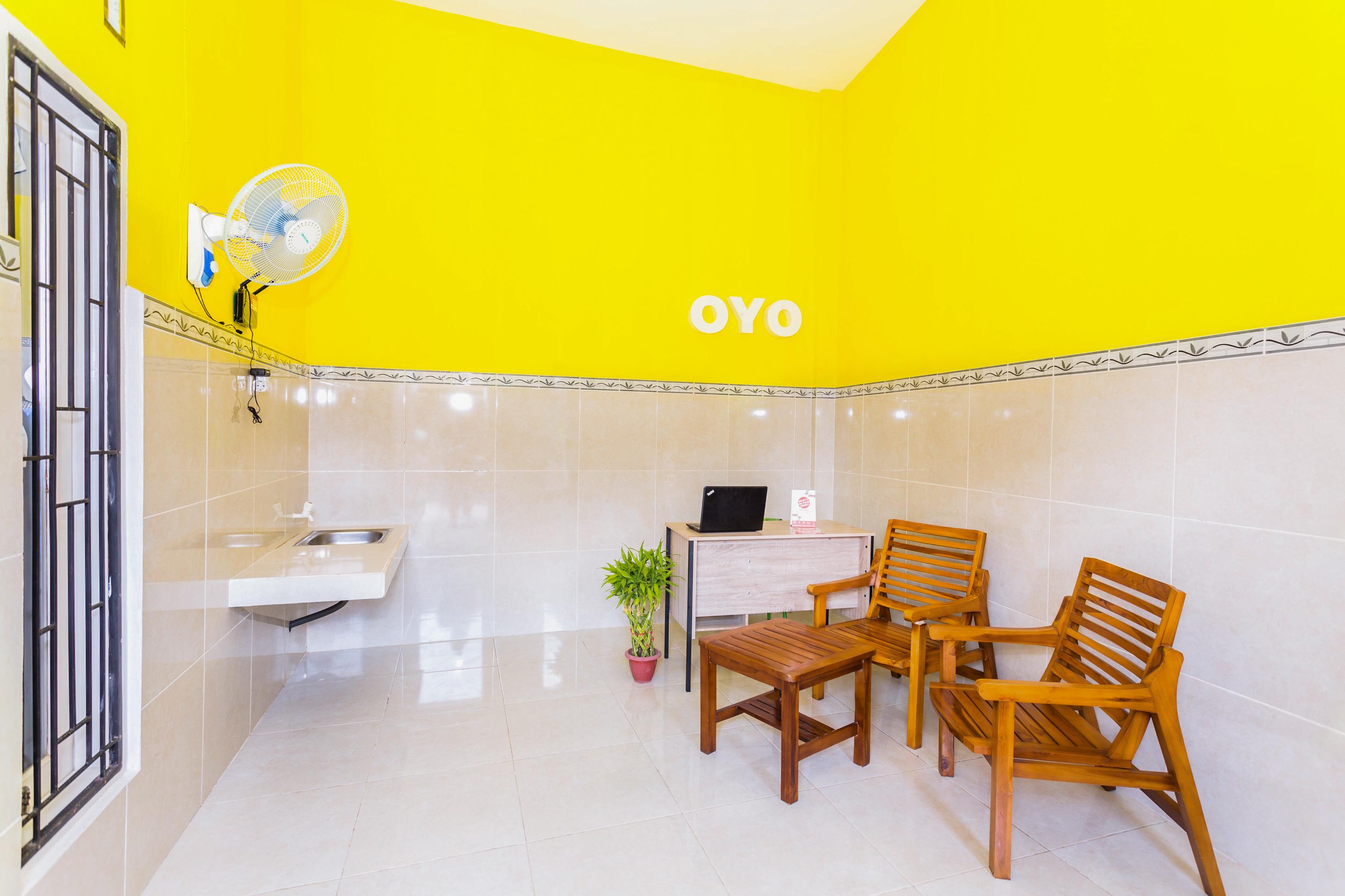 Oyo 1427 Azzahra Guest House Syariah Mataram Eksteriør billede