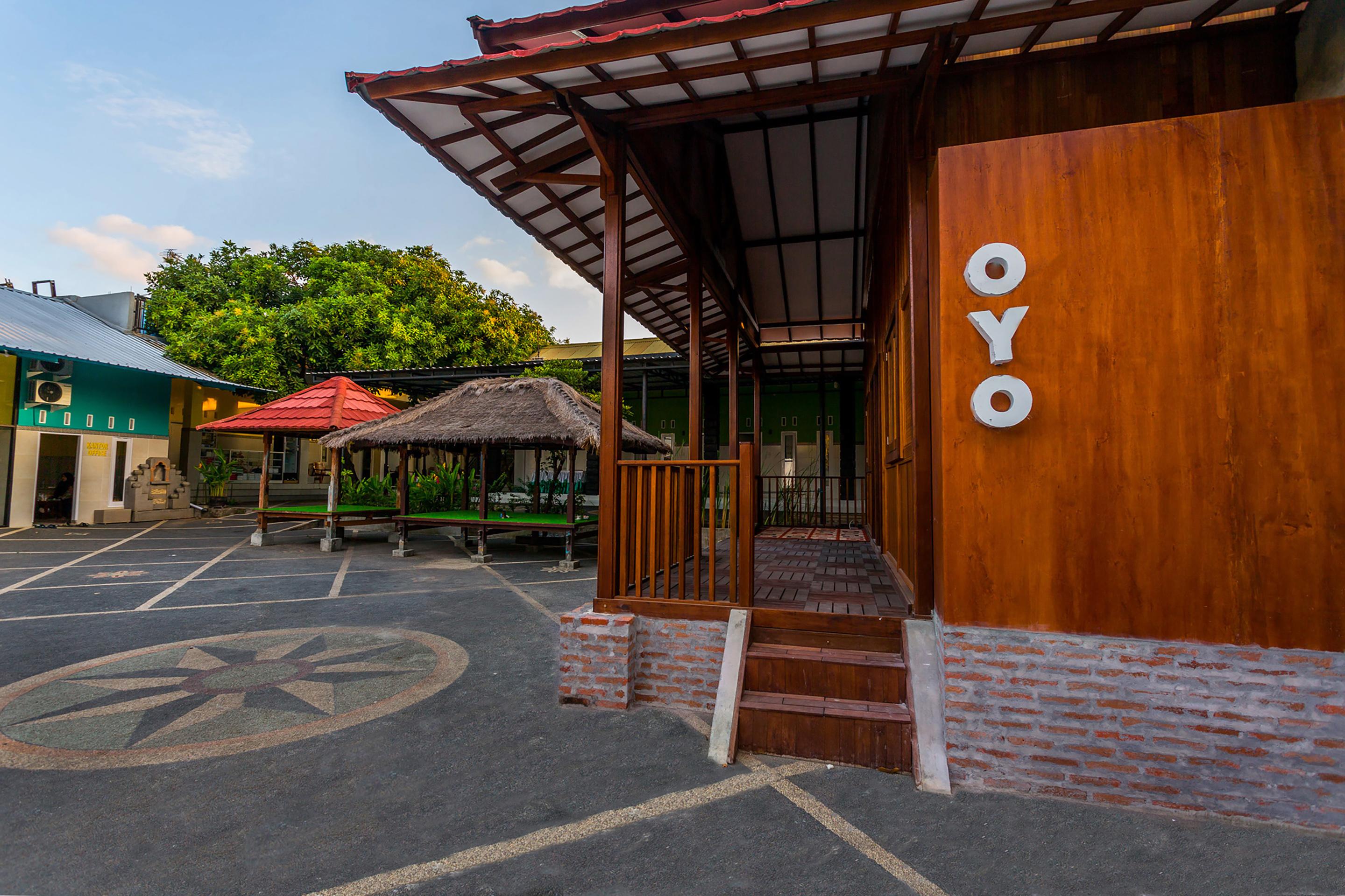 Oyo 1427 Azzahra Guest House Syariah Mataram Eksteriør billede