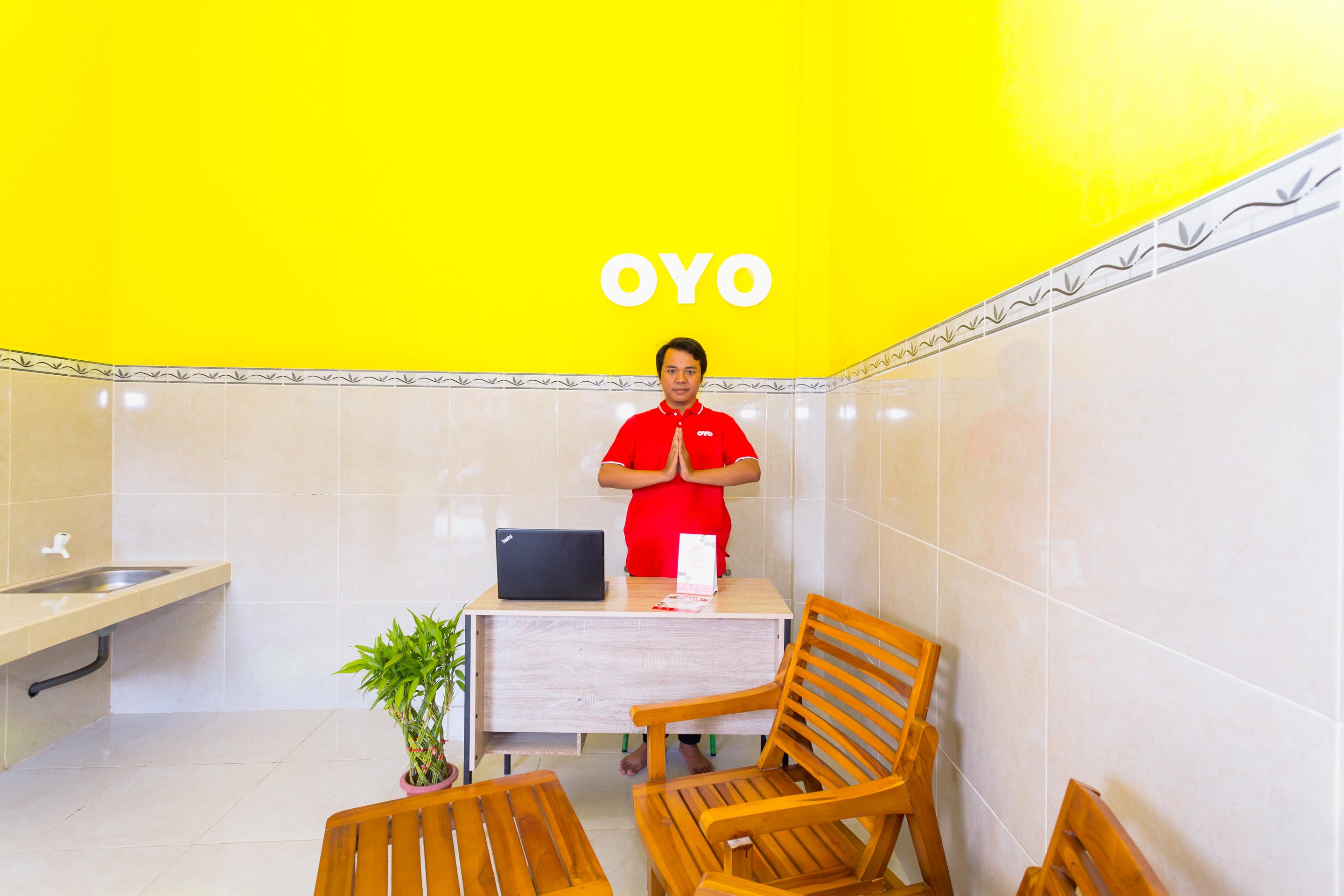 Oyo 1427 Azzahra Guest House Syariah Mataram Eksteriør billede
